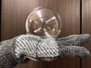 「割れないシャボン玉」